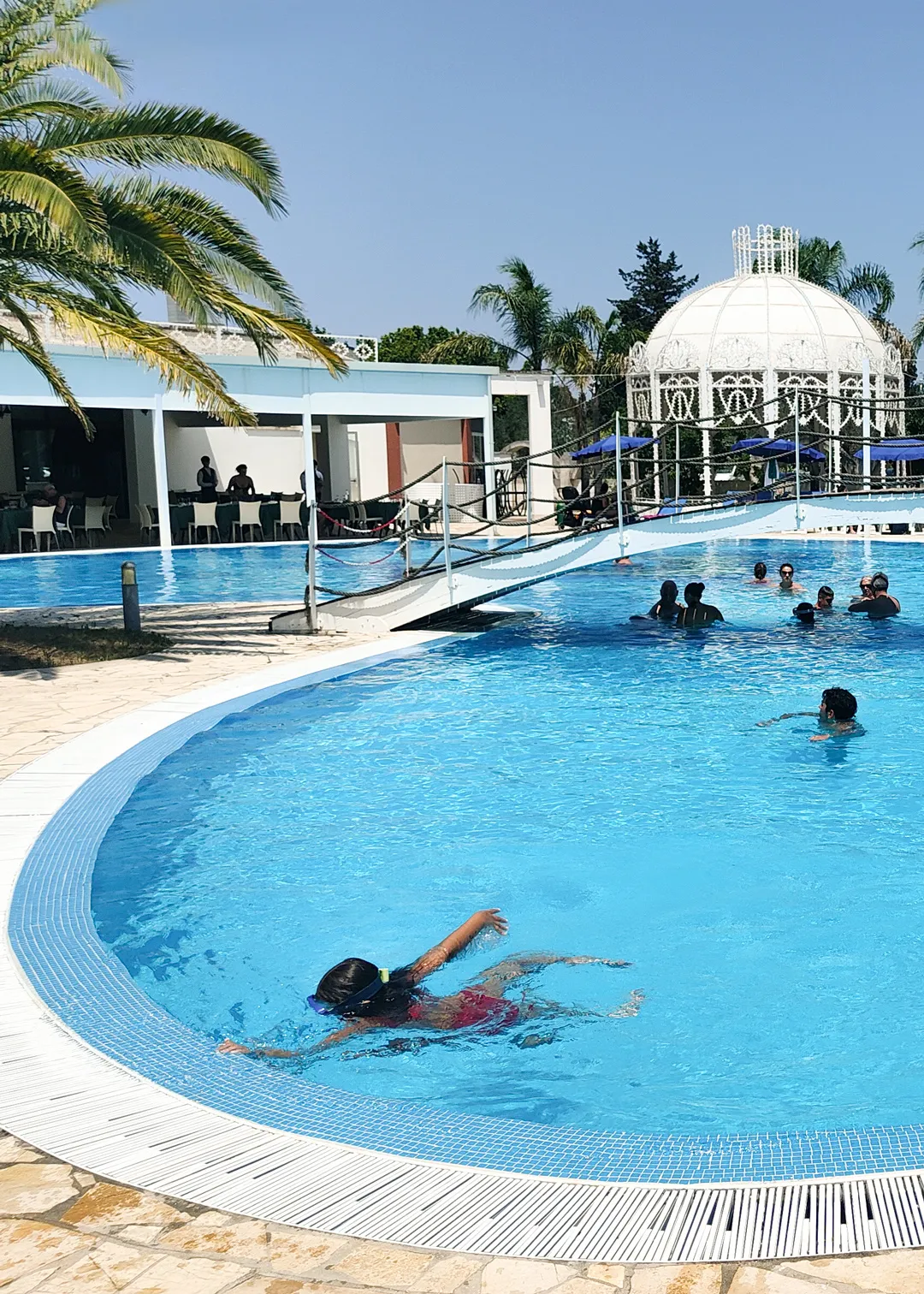la-piscina-di-antica-rudiae-e-il-luogo-ideale-dove–rilassarsi-e-divertirsi-con-la-propria-famiglia-b
