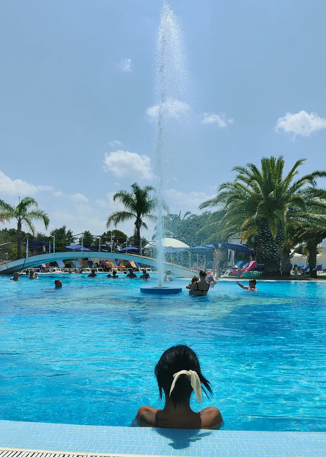 la-piscina-e-fiore-all-occhiello-degli-spazi-all-aperto-di-antica-rudiae